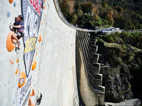 Jedinstveno takmičenje u penjanju na 220 metara visokoj brani u Švicarskoj