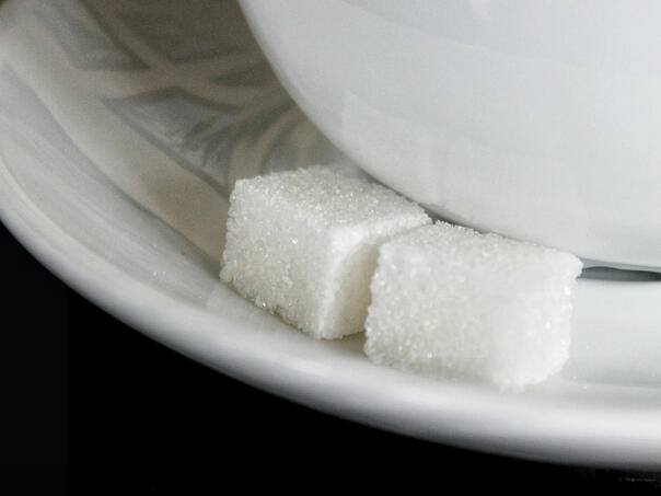 Jedna kockica šećera dnevno uz kafu: Koliko kilograma dobijete za 30 dana?