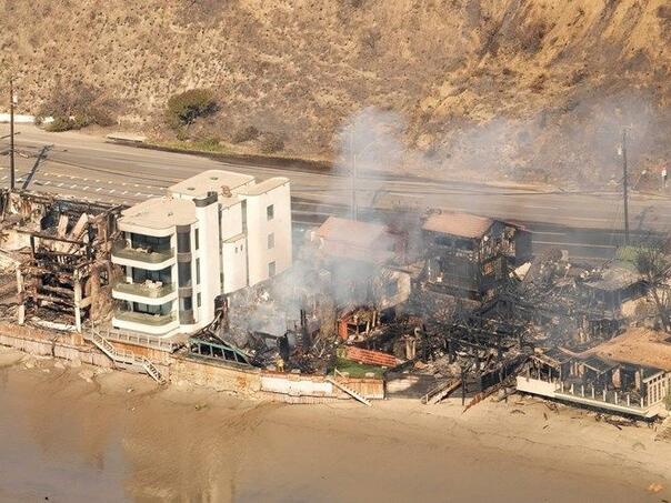 Jedna kuća u Los Angelesu ostala netaknuta, oglasio se vlasnik