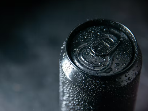 Jedna limenka ima više kofeina od dozvoljenih dnevnih potreba adolescenata