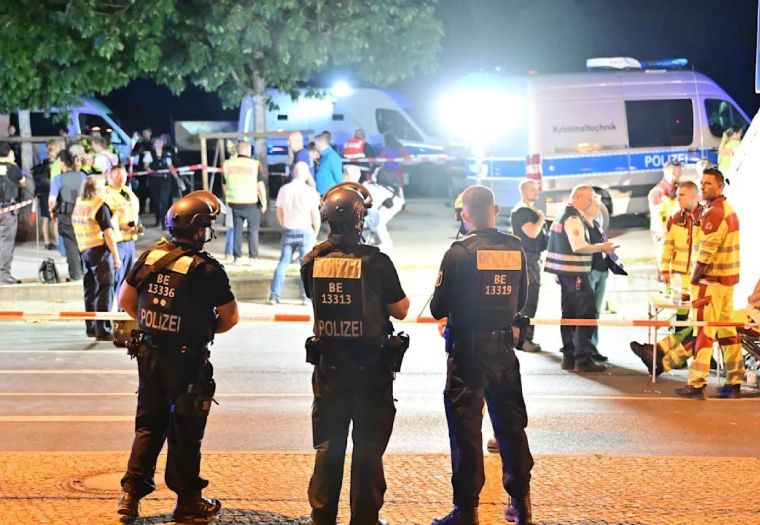 Jedna osoba poginula, a 10 povrijeđeno u incidentu na LGBT paradi u Berlinu