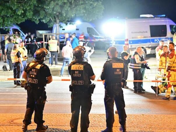 Jedna osoba poginula, a 10 povrijeđeno u incidentu na LGBT paradi u Berlinu