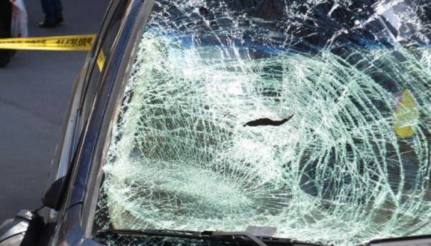 Jedna osoba poginula nakon prevrtanja automobila kod Zenice