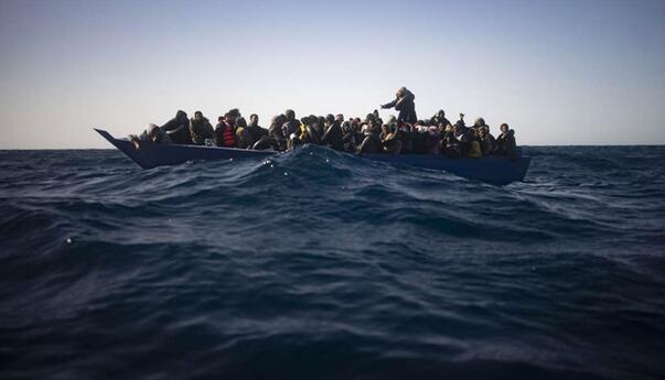 Jedna osoba poginula nakon prevrtanja čamca s migrantima u Lamancheu