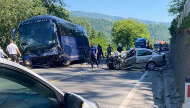 Jedna osoba poginula u teškoj saobraćajnoj nesreći kod Zenice