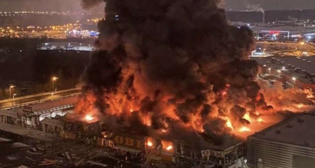 Jedna osoba poginula u velikom požaru u trgovačkom centru u Moskvi
