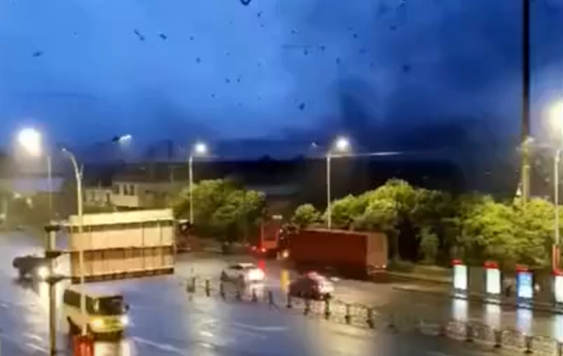 Jedna osoba poginula, više od 60 ozlijeđeno u tornadu u Wuhanu i Shengzeu