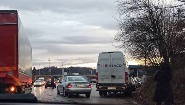 Jedna osoba povrijeđena u saobraćajnoj nesreći na Šićkom Brodu