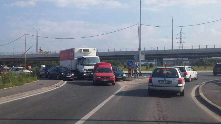Jedna osoba prevezena u bolnicu nakon sudara u Sarajevu