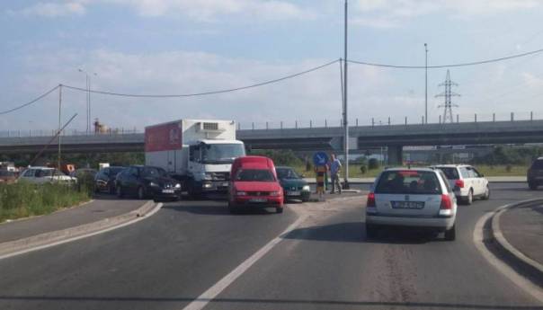 Jedna osoba prevezena u bolnicu nakon sudara u Sarajevu