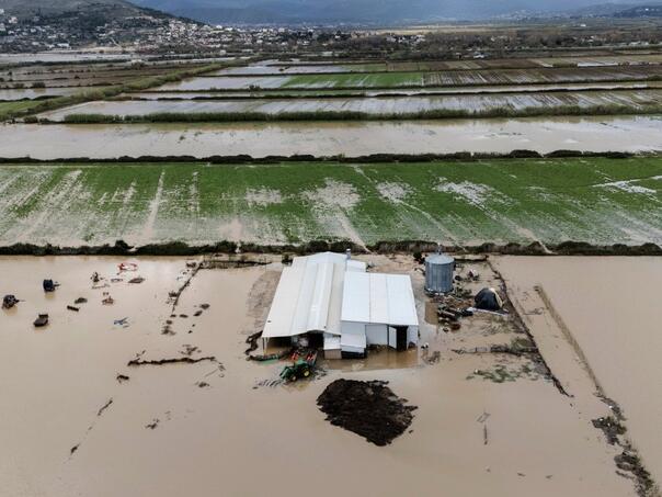 Jedna žrtva i stotine evakuisanih u poplavama u Albaniji