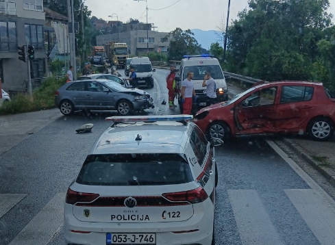 Јedno lice povrijeđeno u sudaru dva vozila u Sarajevu