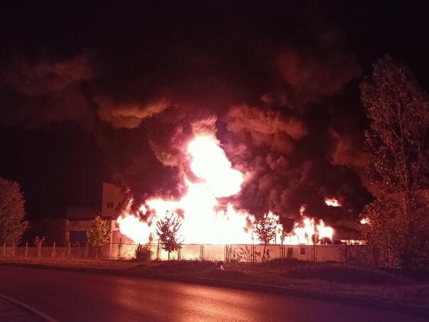 Jedno povrijeđeno u vatrenoj stihiji u Kuli Gradačac, prekinuta nastava u školama