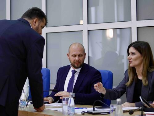 Jednoglasno prihvaćena ostavka premijera KS Nihada Uka