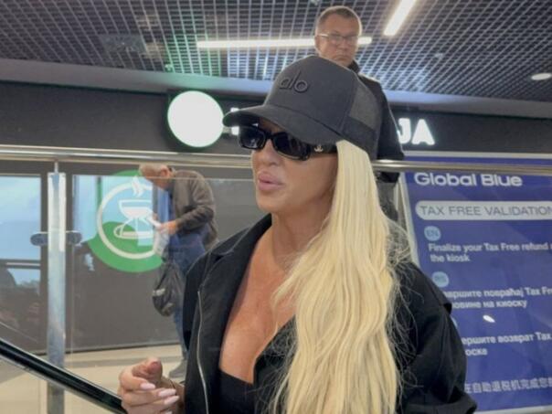 Jelena Karleuša počela nastupati u tržnim centrima