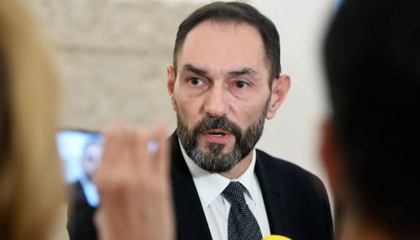 Jelinić podnio ostavku zbog članstva u masonskoj udruzi