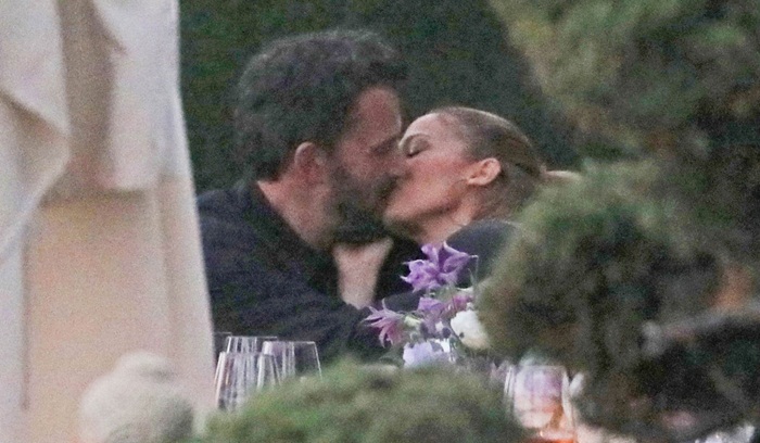 Jennifer Lopez i i Ben Affleck razmjenjivali nježnosti u restoranu