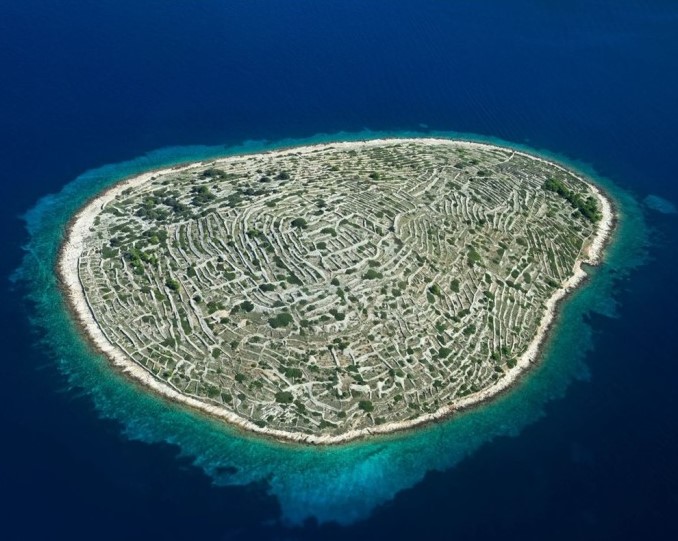 Jeste li čuli za hrvatski otok koji izgleda kao otisak prsta?