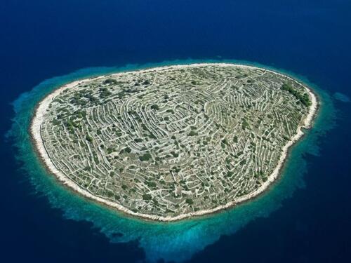 Jeste li čuli za hrvatski otok koji izgleda kao otisak prsta?