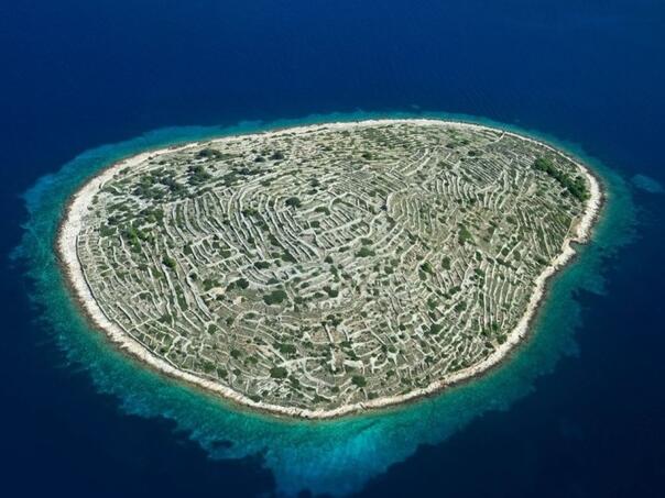 Jeste li čuli za hrvatski otok koji izgleda kao otisak prsta?