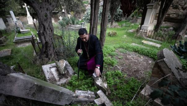 Jevrejski doseljenici vandalizirali kršćansko groblje