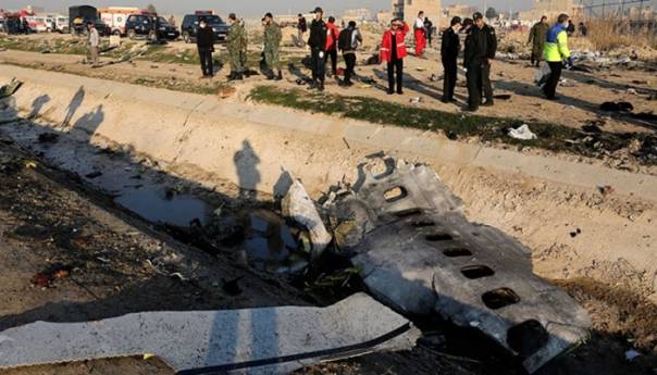 Jeziv snimak nadzorne kamere: Trenutak u kojem se avion razbio