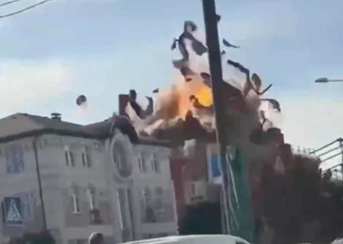 Jeziva snimka iz Harkiva: Ruski dron pogodio fakultet usred dana