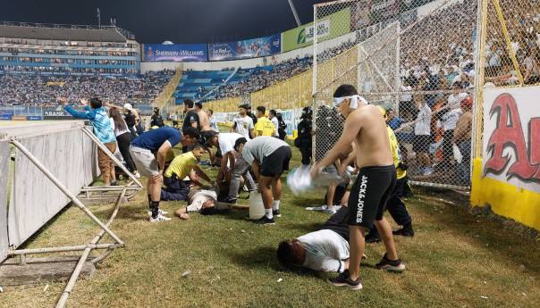 Jezive scene na stadionu: Najmanje 12 osoba poginulo u El Salvadoru