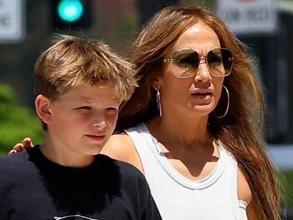JLo snimljena sa 12-godišnjim Affleckovim sinom, odvela ga u shopping
