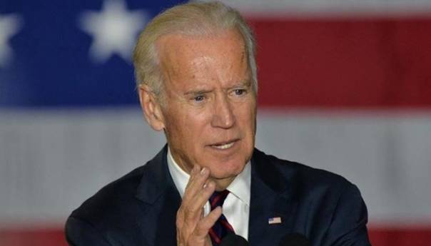 Joe Biden potpisuje niz uredbi prvog dana predsjedanja
