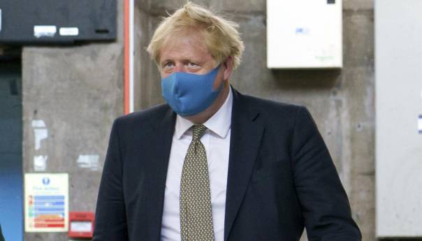 Johnson: Britanska vlada čini sve da minimizira ljudske gubitke u pandemiji
