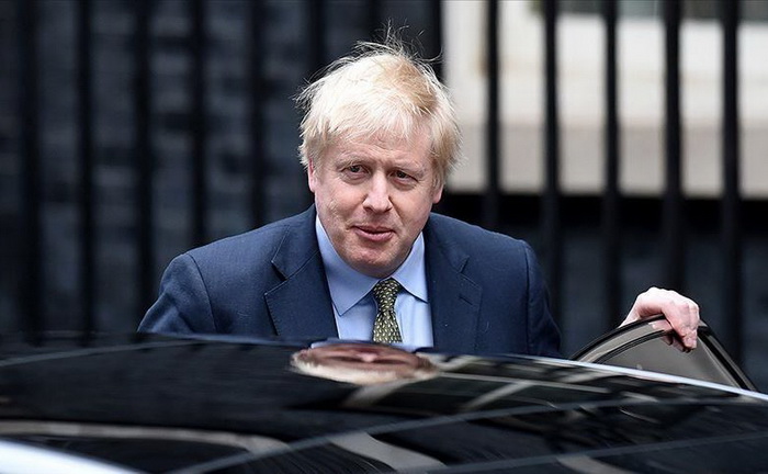 Johnson odbija otpustiti svog savjetnika zbog kršenja mjera izolacije