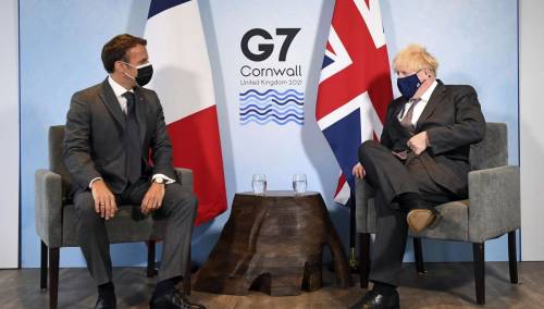 Johnson s Merkel, Macronom i EU zvaničnicima na marginama samita G-7