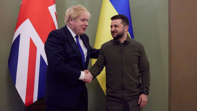 Johnson uručio Zelenskom nagradu za čelništvo 'Sir Winston Churchill'
