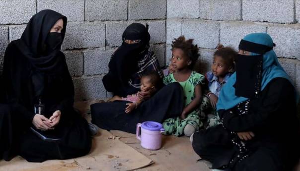 Jolie posjetila izbjeglički kamp u Jemenu skrećući pažnju na humanitarnu katastrofu