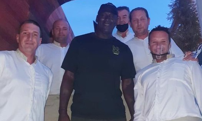 Jordan na Hvaru pažnju privukao i 'misterioznim' koferom 