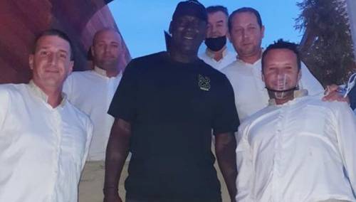 Jordan na Hvaru pažnju privukao i 'misterioznim' koferom