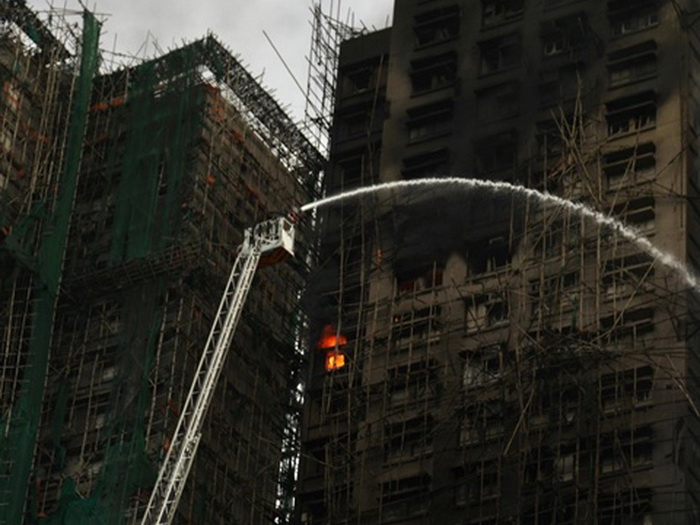 Još gore neboderi u Hong Kongu, najmanje 44 mrtvih