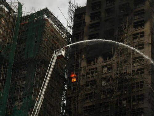 Još gore neboderi u Hong Kongu, najmanje 44 mrtvih