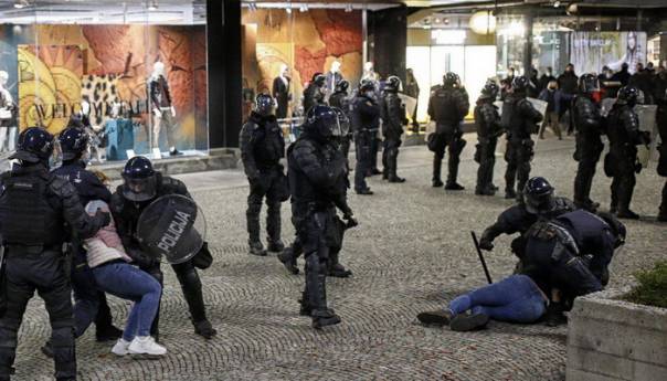 Još uvijek nejasna pozadina sinoćnjih prosvjeda u Ljubljani