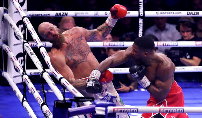 Joshua brutalnim nokautom pobijedio Heleniusa