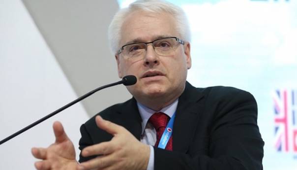 Josipović: Milanović se ne bi trebao miješati u unutrašnje stvari BiH