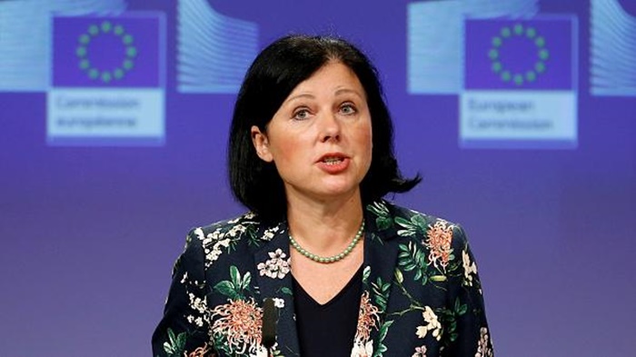 Jourova: EU morbidno zavisi o medicinskoj opremi iz Kine i Indije