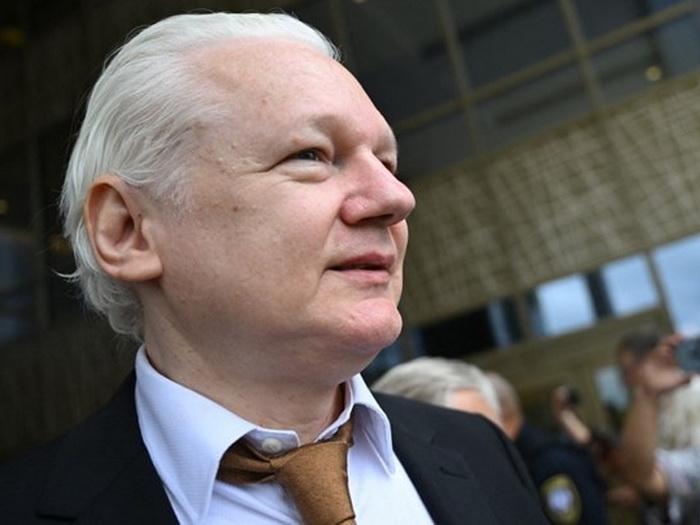 Julian Assange je slobodan čovjek