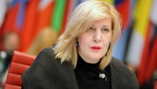 Julian Assange ne treba da bude izručen SAD-u