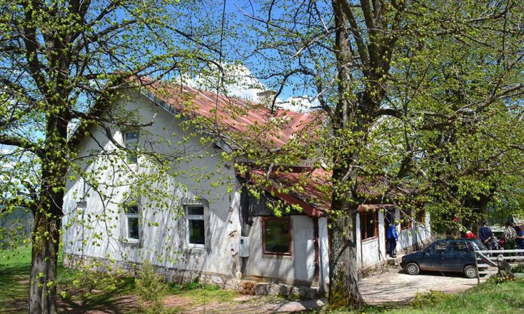 ‘Juniori za seniore’ u obnovi planinarskog doma na Ozrenu