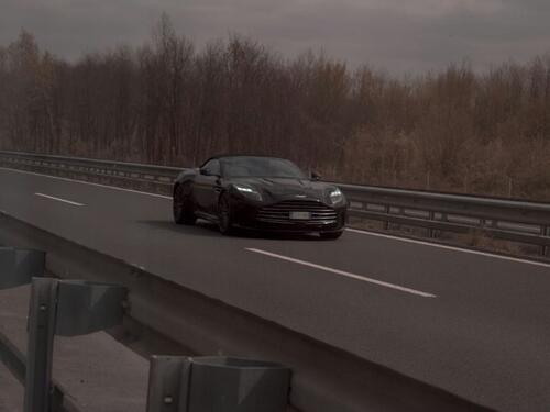 Jurio 203 km/h na autoputu: Vozač Aston Martina kažnjen sa 1.200 eura