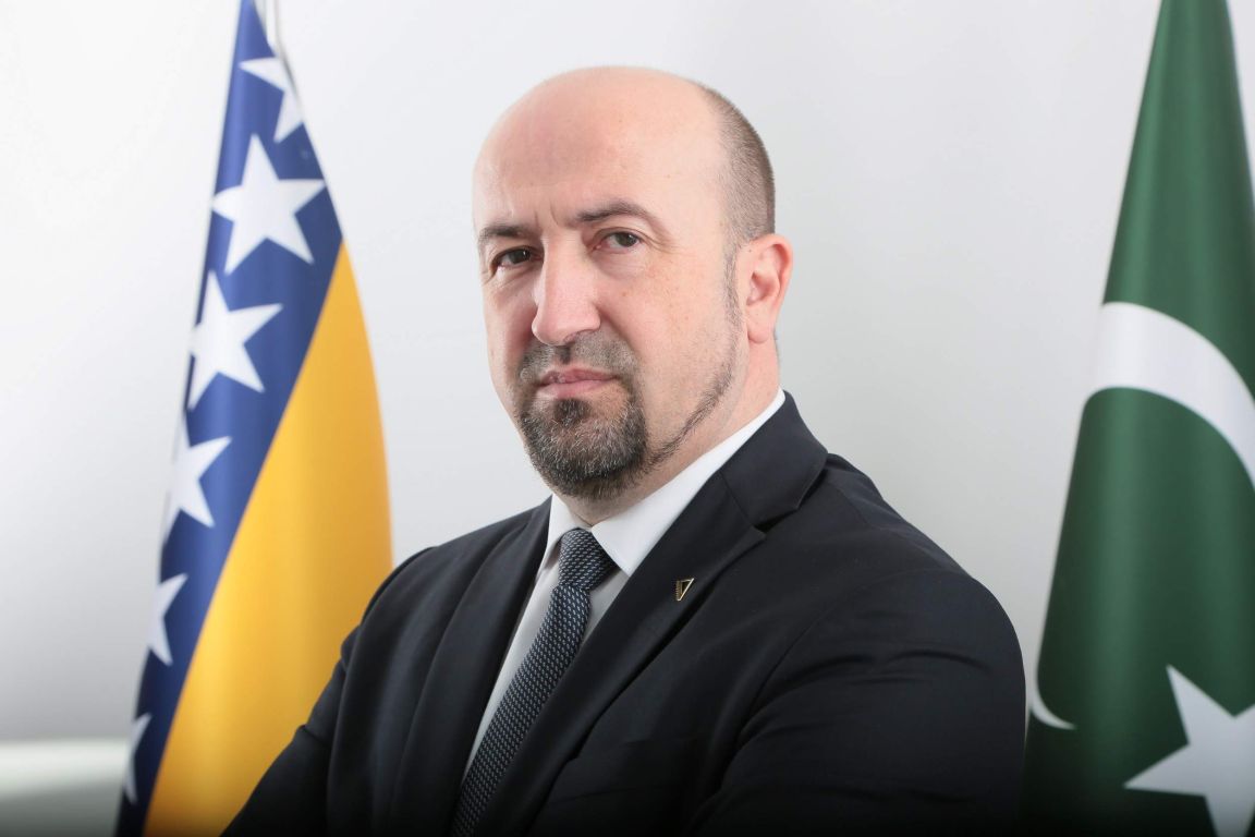 Jusić: Nije dobro što BiH šuti o snažnim porukama pape iz Turske i Libana