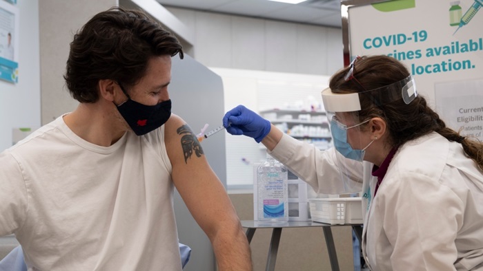 Justin Trudeau primio prvu dozu AstraZeneca vakcine