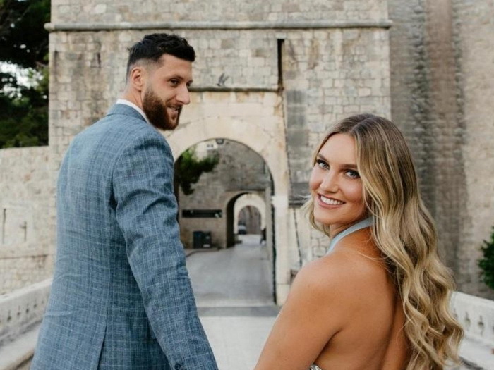 Jusuf Nurkić slavi drugu godišnjicu braka: "Ista ekipa, ista ljubav"